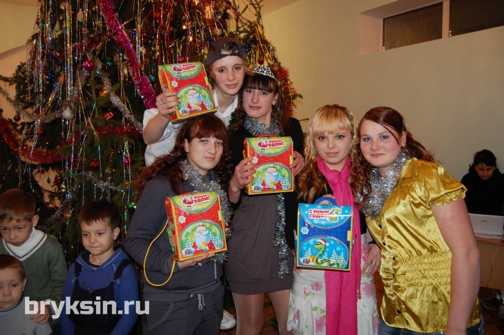 Дети школы-интерната №3 получили подарки от депутата Госдумы Александра Брыксина