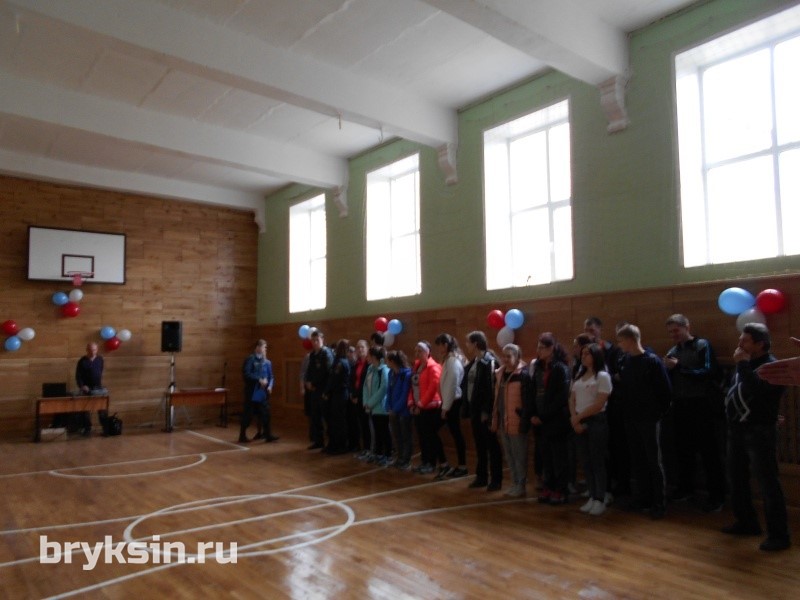 Благодаря помощи Александра Брыксина в Хомутовской школе отремонтирован спортзал