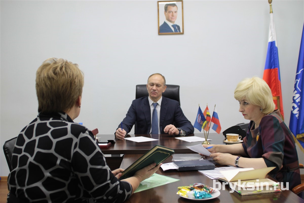 Курянки получили помощь от депутата Госдумы Александра Брыксина