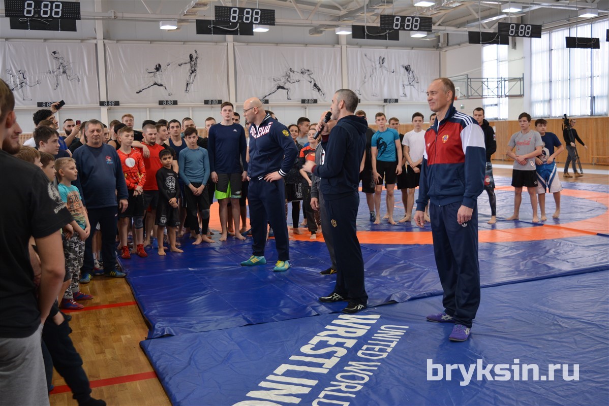 По приглашению Александра Брыксина Курск посетили олимпийские чемпионы