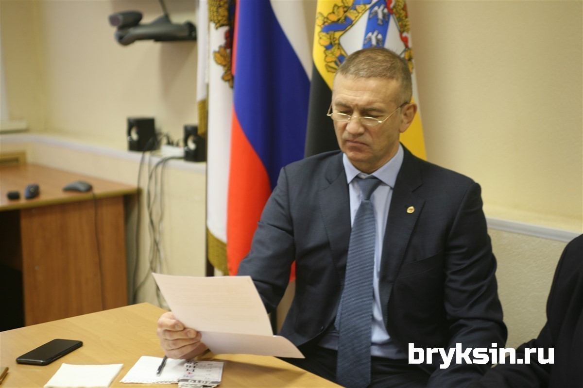 Александр Брыксин провел прием граждан в Дмитриеве Курской области