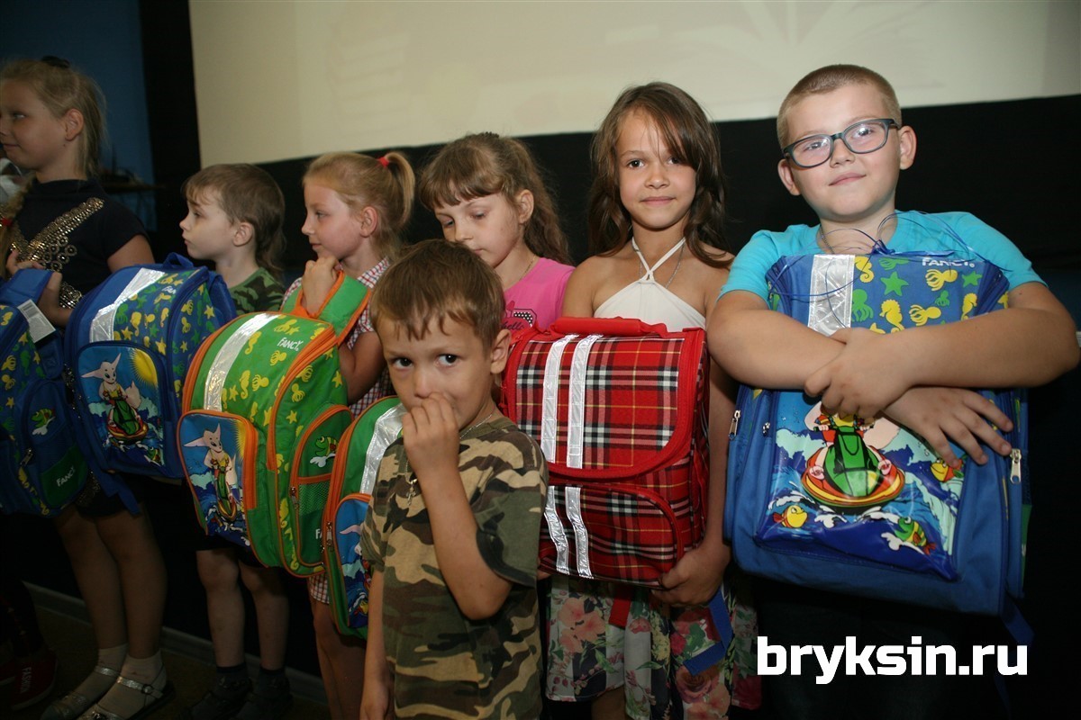 Александр Брыксин помог детям из патронатных семей подготовиться к школе