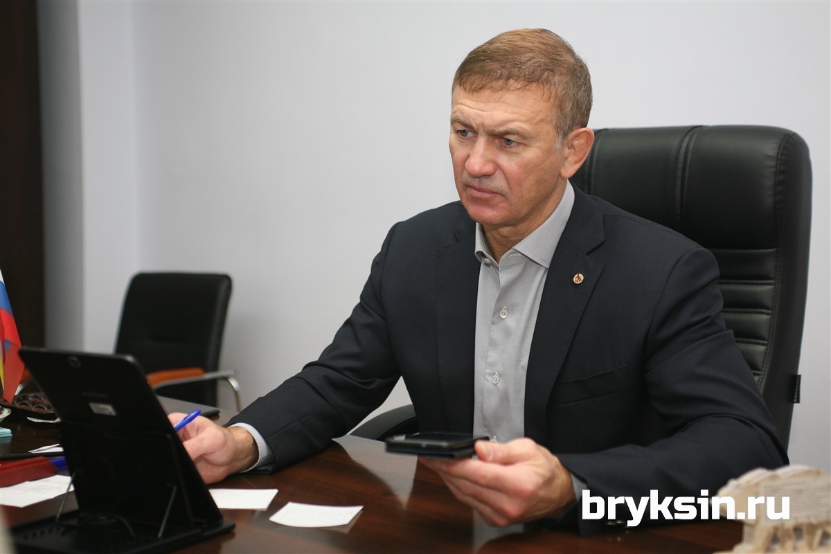 Депутат Госдумы Александр Брыксин провел дистанционный прием курян