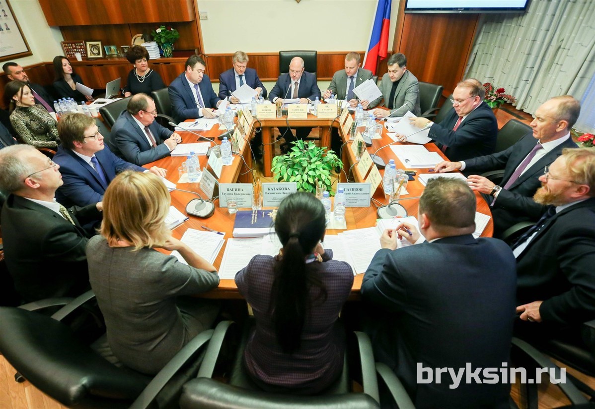 «На заседании утвердили примерную программу законопроектной работы комитета в период осенней сессии Государственной Думы 2020 года»