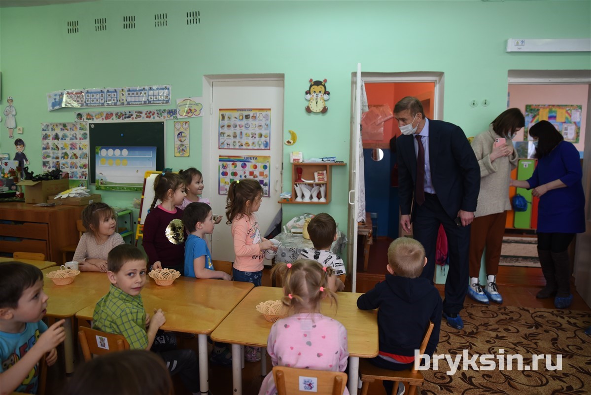 Брыксин: С 25 мая заработала программа поддержки детского отдыха