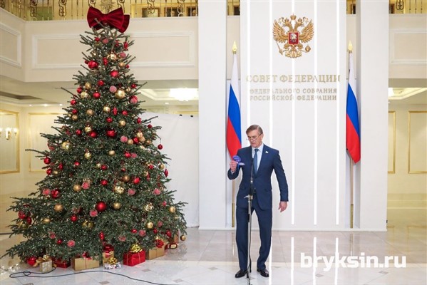 Сенатор РФ Александр Брыксин исполнил мечту трехлетней девочки из Курской области в рамках акции "Елка желаний