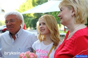 Депутат Госдумы Александр Брыксин встретился с сестрами Толмачевыми
