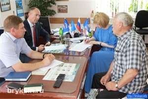 В рамках региональной недели депутат Госдумы Александр Брыксин провел прием граждан в Поныровском районе Курской области