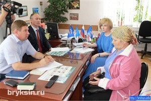 В рамках региональной недели депутат Госдумы Александр Брыксин провел прием граждан в Поныровском районе Курской области