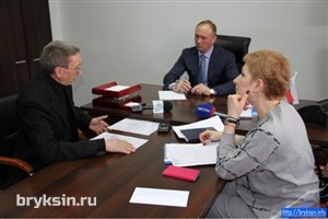Депутат Госдумы Александр Брыксин пообщался с курянами в регприемной Д.Медведева
