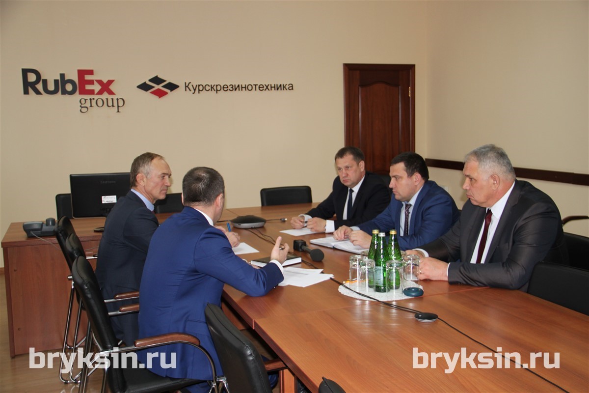 В рамках региональной недели депутат Госдумы Александр Брыксин посетил одно из крупнейших курских предприятий "Курскрезинотехника"