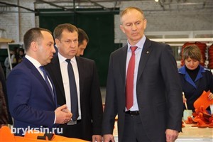 В рамках региональной недели депутат Госдумы Александр Брыксин посетил одно из крупнейших курских предприятий "Курскрезинотехника"