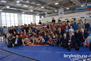 По приглашению Александра Брыксина Курск посетили легенды спортивной борьбы Артур Таймазов и Бувайсар Сайтиев
