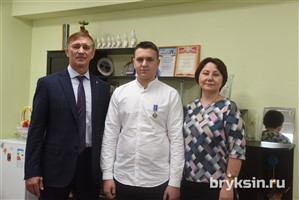 А.Брыксин вручил награду СФ восьмикласснику из Курской области