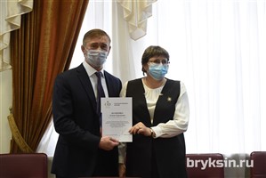 Сенатор Александр Брыксин лично вручил Благодарственные письма от Совета Федерации юным курянам