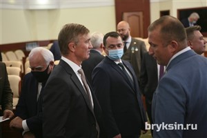 Александр Брыксин получил удостоверение и нагрудной знак сенатора РФ