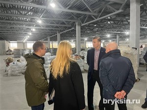 Александр Брыксин посетил центр распределения гуманитарной помощи в Курске