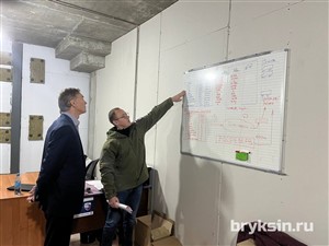 Александр Брыксин посетил центр распределения гуманитарной помощи в Курске