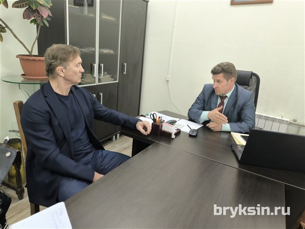 Сенатор Александр Брыксин посетил Курское протезно-ортопедическое предприятие